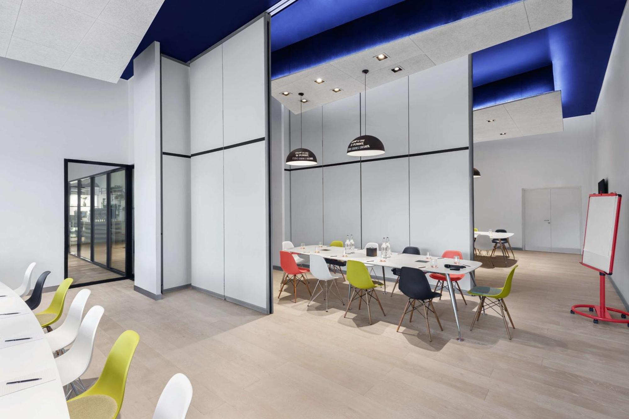 Отель Canopy By Hilton Al Seef