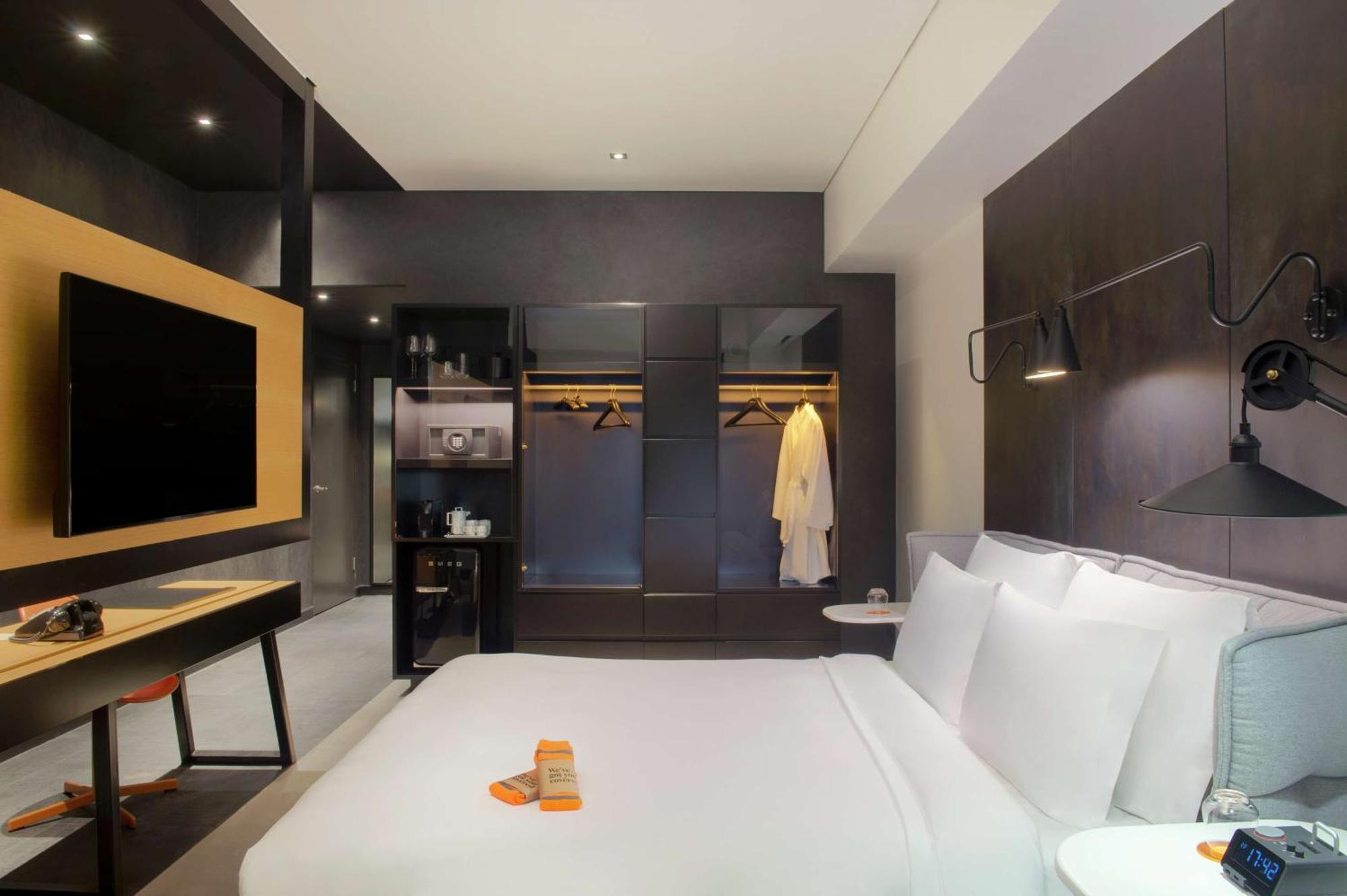 Отель Canopy By Hilton Al Seef 4*