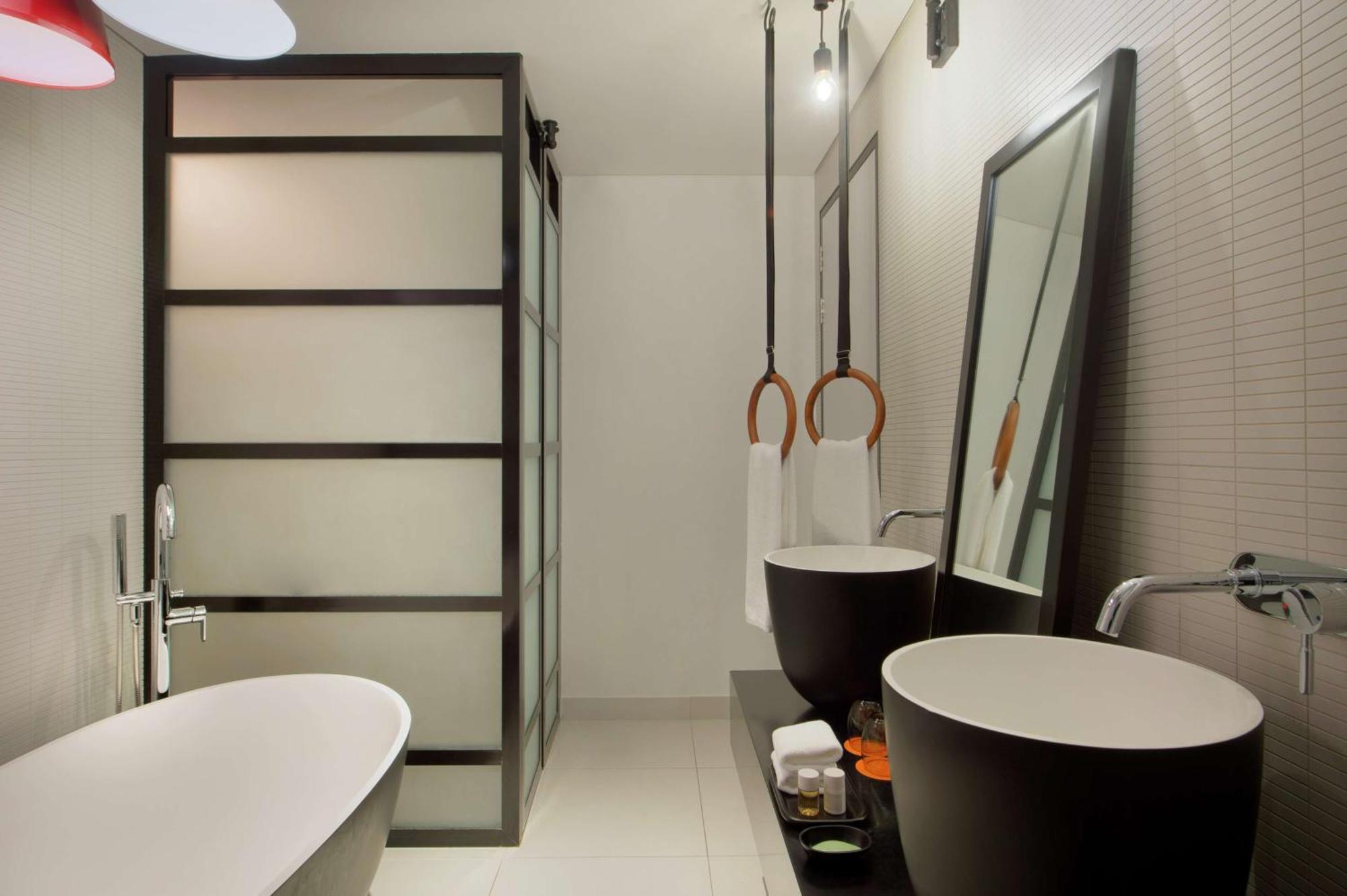 Canopy By Hilton Al Seef Отель 4*