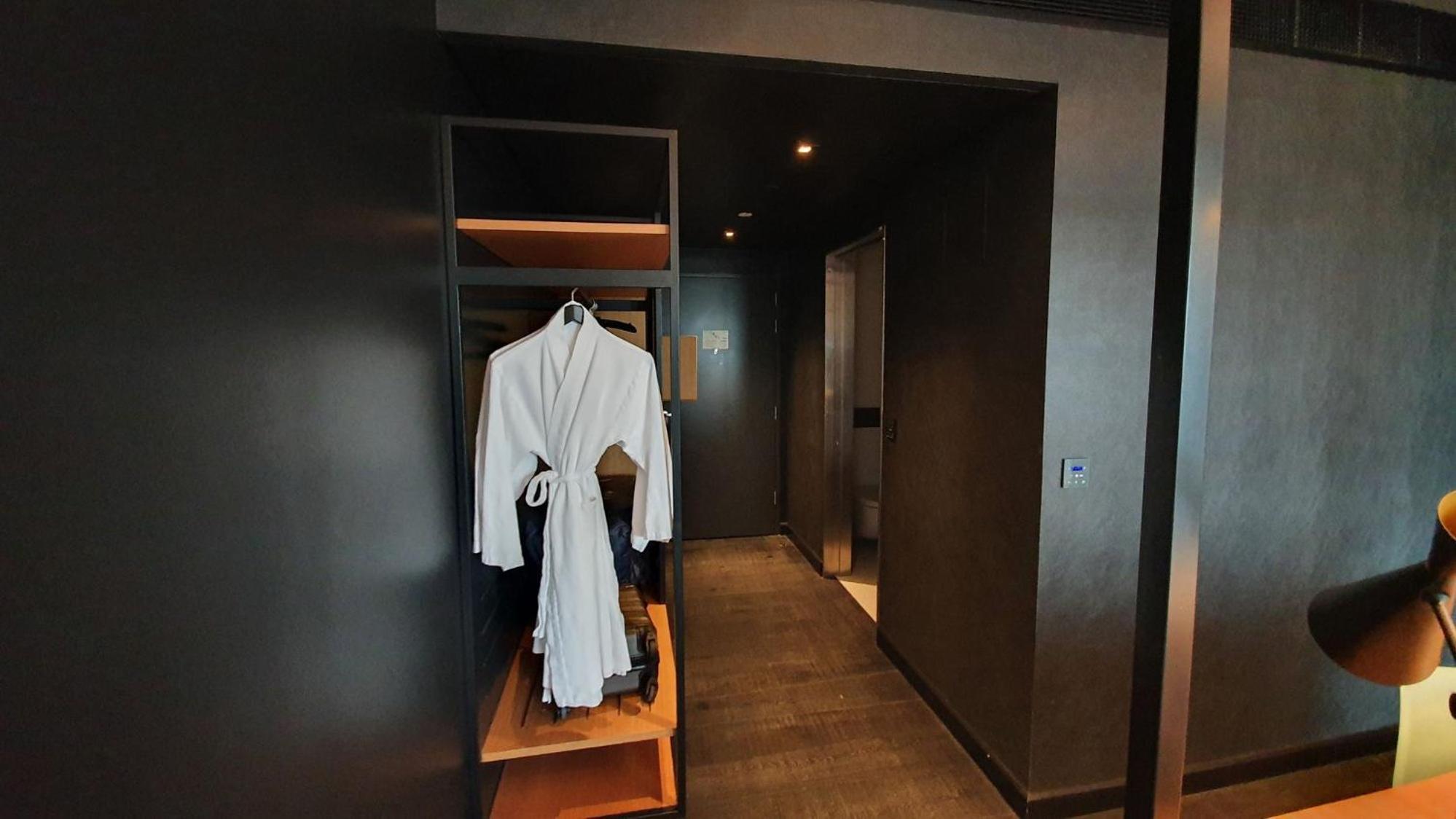Отель Canopy By Hilton Al Seef 4*